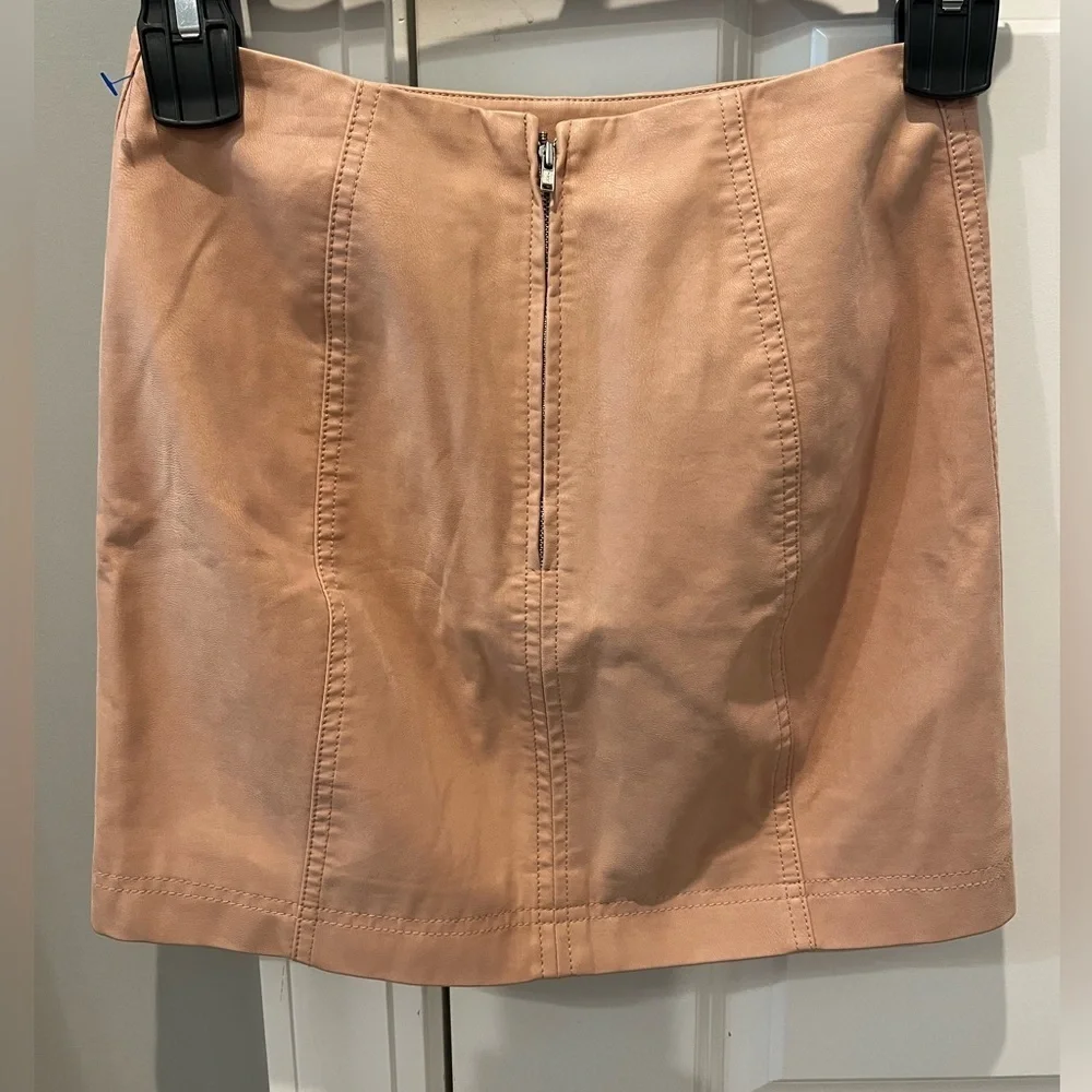 🏷️ Free People Modern Femme Vegan Leather Mini Skirt. NWOT